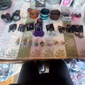 Costume Jewelry Lot 24   8 Bracelets  8 Earrings. 8 Rings New  List 5